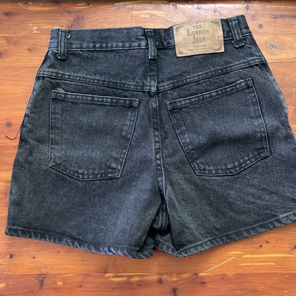 Vintage 90s high waisted shorts. MODA INTL - Picture 2 of 3